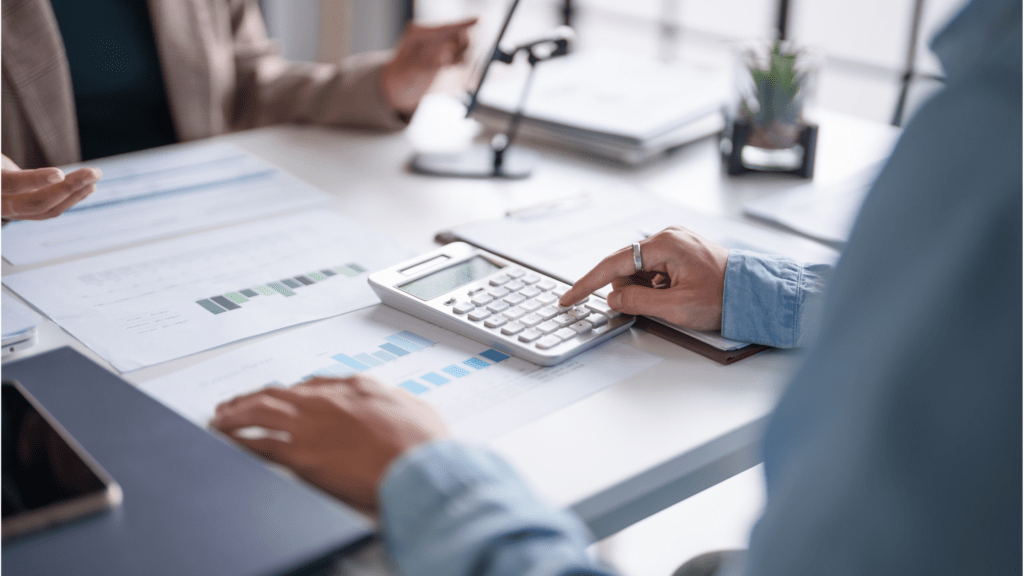 digital marketer analyzing pay per click advertising data and roi